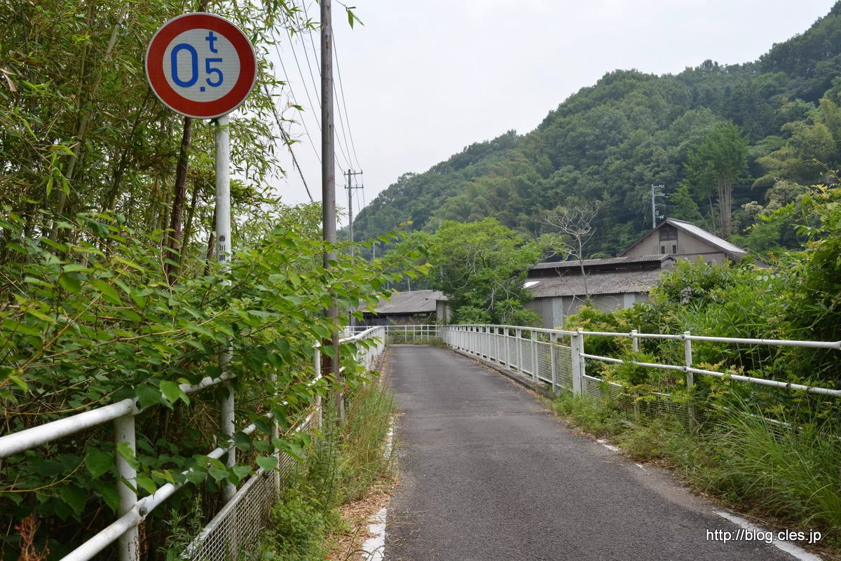 友人が急ブレーキを踏んだ結果？0,5tの標識が出てきたwww