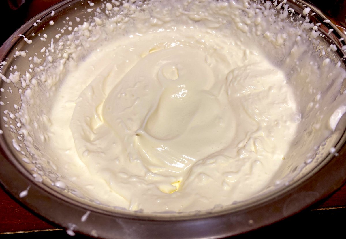 生クリームチョット作ろうとしたらボウル一杯にできてしまった ぬら次郎 お仕事募集中のイラスト 生クリームチョット作ろうとしたらボウル一杯にできてしまった ぬら次郎 お仕事募集中のイラスト