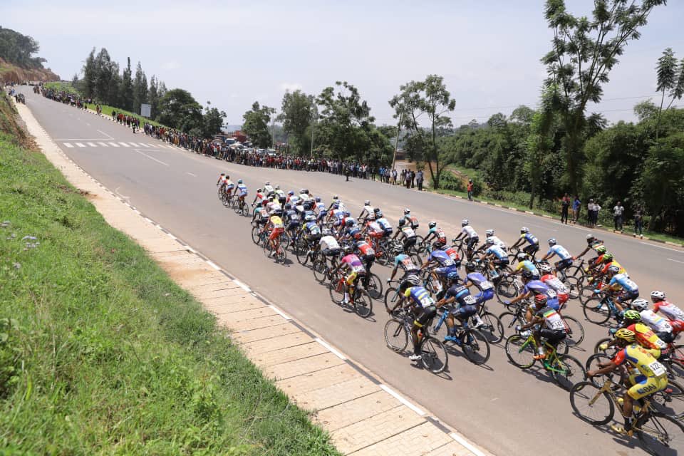 ESA33UdWoAAPJxQ?format=jpg&name=medium