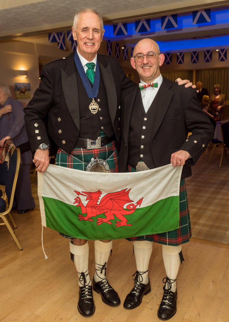 HonleyMVC's tweet photo. #DyddGŵylDewi These two proud #Welshmen from the #choir would like to wish all our followers and supporters a Happy #StDavidsDay! @meirion_lewis @BontMaleChoir https://t.co/XSkhLvEwgh