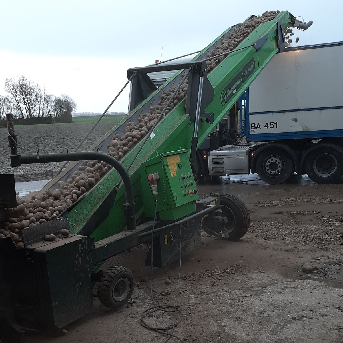 Huibert_Janse's tweet photo. Innovators laden voor @winterrlwm @LambWeston #akker #agrifoto https://t.co/vfTaqXynYQ