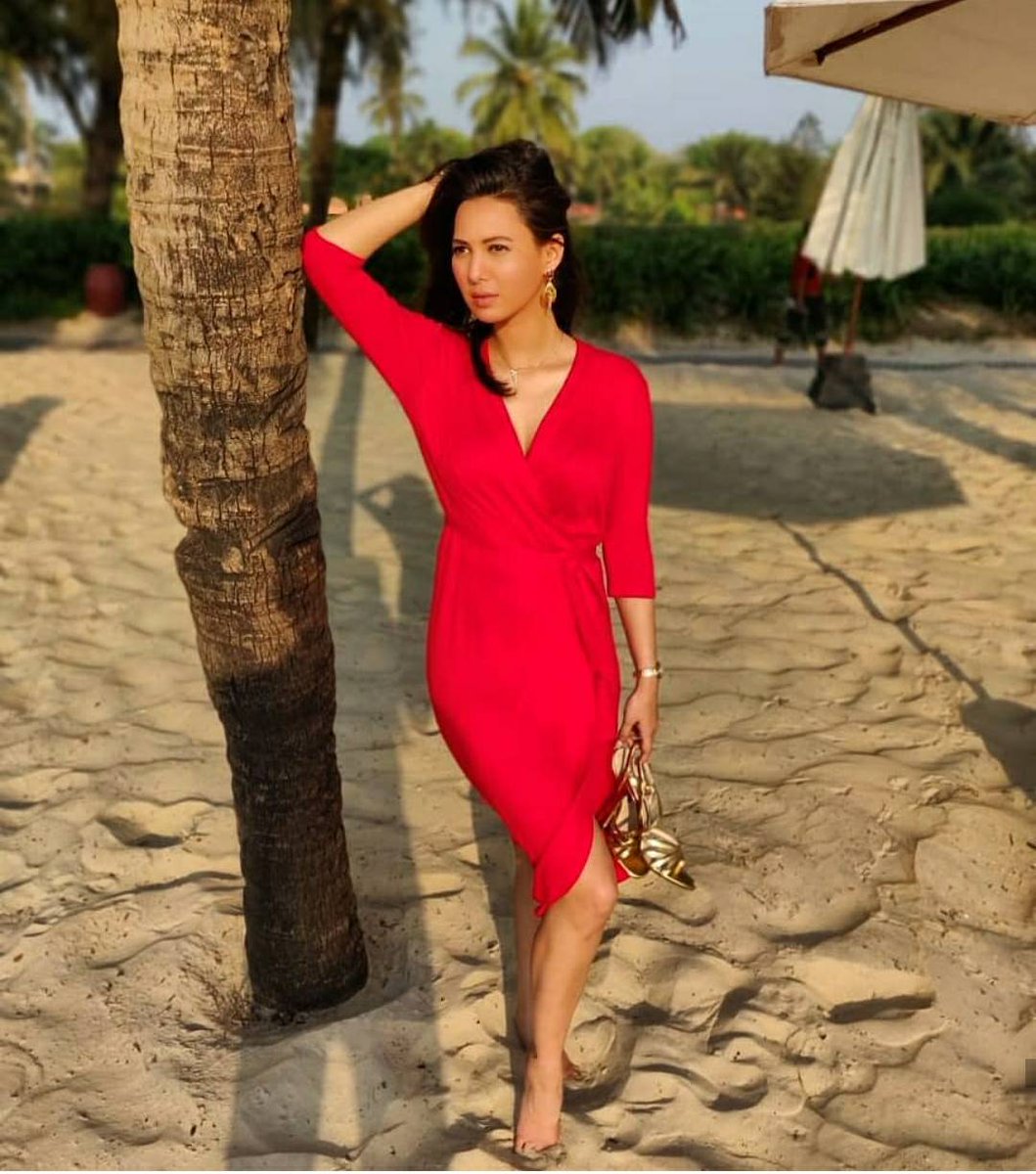 allycaralgoa's tweet photo. Actor, Anchor, Indian Model Rochelle Rao looked stunning and Dazzling in red, in a recent visit to #Goa
.
.
.
#RochelleRao #indianmodel #TravelMore #BeingAllycaral #Brezza #LeelaGoa #RochelleRaoFans #LadyinRed #CelebsInGoa #WeekendinGoa #AlishaFernandes #Goabuzz #BollywoodBuzz https://t.co/0yiYFxrauc