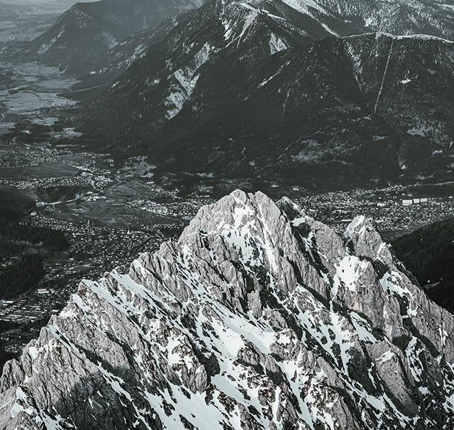 Joern_Photo's tweet photo. View from the top of Zugspitze 
#valleyview #mountainview #landscapelovers #outdoorphotography #landscapephotography #visitbayern https://t.co/GggRKKTb4b https://t.co/1vInMvYo7l