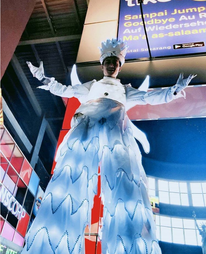 transstudio_id's tweet photo. Yang cita - citanya pengen punya cowok tinggi, mending nonton atraksi dari aa tinggi ini di The Magical Parade of Zoo Crew! ๐
Terima kasih kak kha_foto sudah membagikan momen - momen spesial di Trans Studio Bandung ๐
#TransStudioBandung https://t.co/tW5twdKJdS