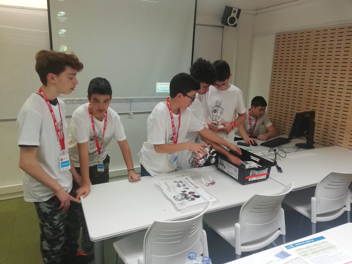 ERocaprevera's tweet photo. Un any més, els alumnes 2 ESO, vam participar a la FLL @uvic_ucc ! Aquest any amb l'objectiu de buscar millores per les ciutats del futur, dins del repte CITY Shaper. Hem presentat el projecte científic, el de valors i el disseny del robot. Va ser tot un èxit! Gràcies a tothom! https://t.co/WVOrGHKuP0