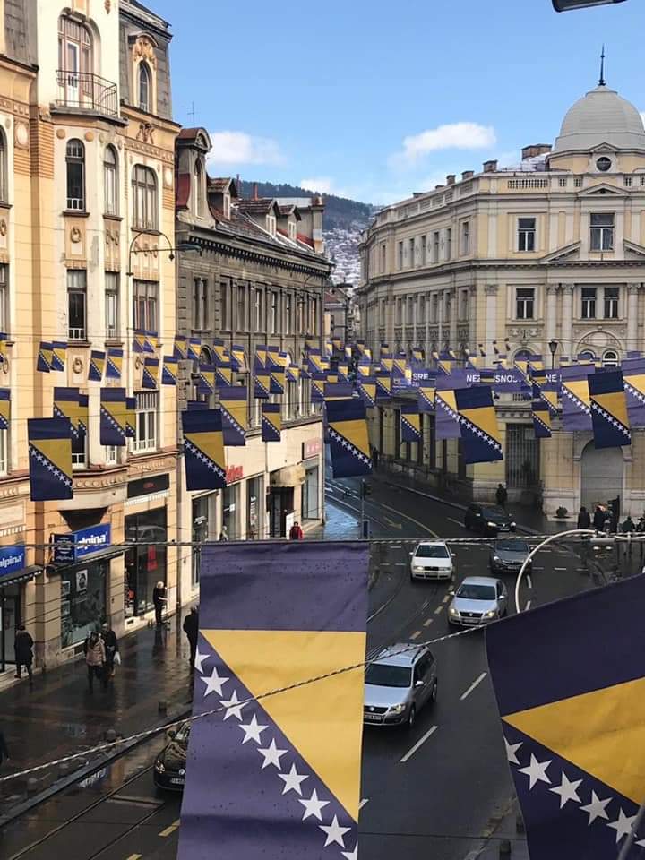 Bağımsızlık bu şehre, ülkeye 1992'den beri çok yakışıyor.

Sretan dan nezavisnosti Bosne i Hercegovine!