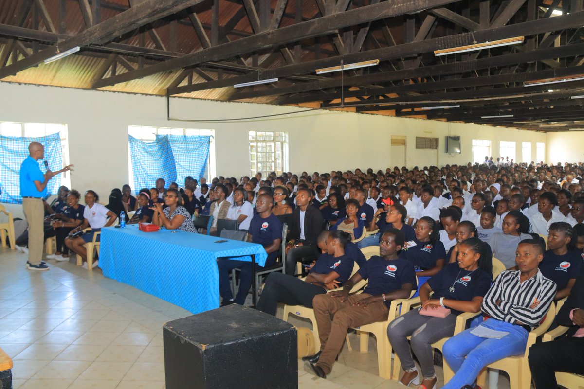 KenyattaPeer's tweet photo. The greatest call one may have when arrive is inspiring others to become better, for the @KenyattaPeer it is more than a calling, we believe in it, and we never look back untill young people know they have a dream to achieve @Ibelieve051 @PoeticDose001 https://t.co/TJfIgq406S