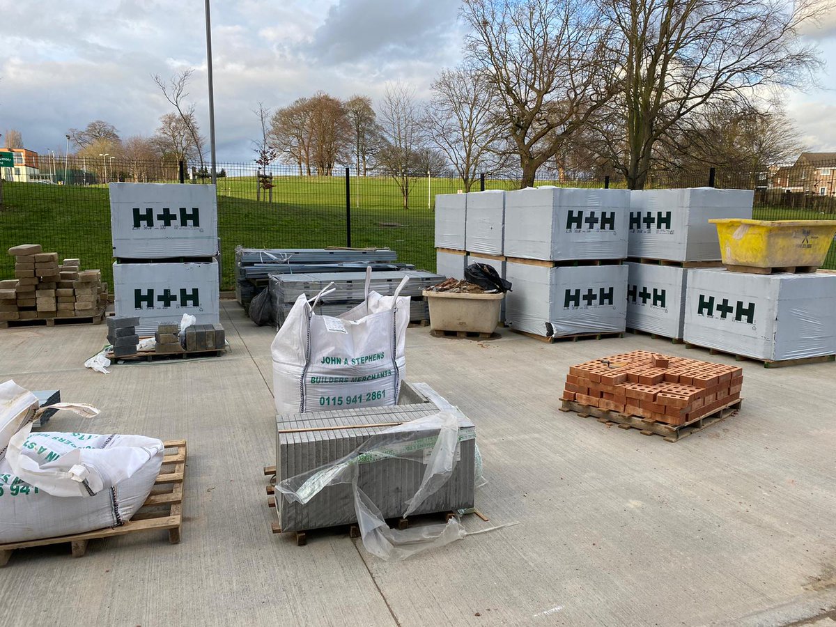 ConstructionFE's tweet photo. Massive thanks to @hhcelcon for their FOC resources supporting us here @NottmCollege #construction using excellent resources promotes our learners experiences. #supportingcolleges #bricklayers #blocks https://t.co/v0gpDOLkf9