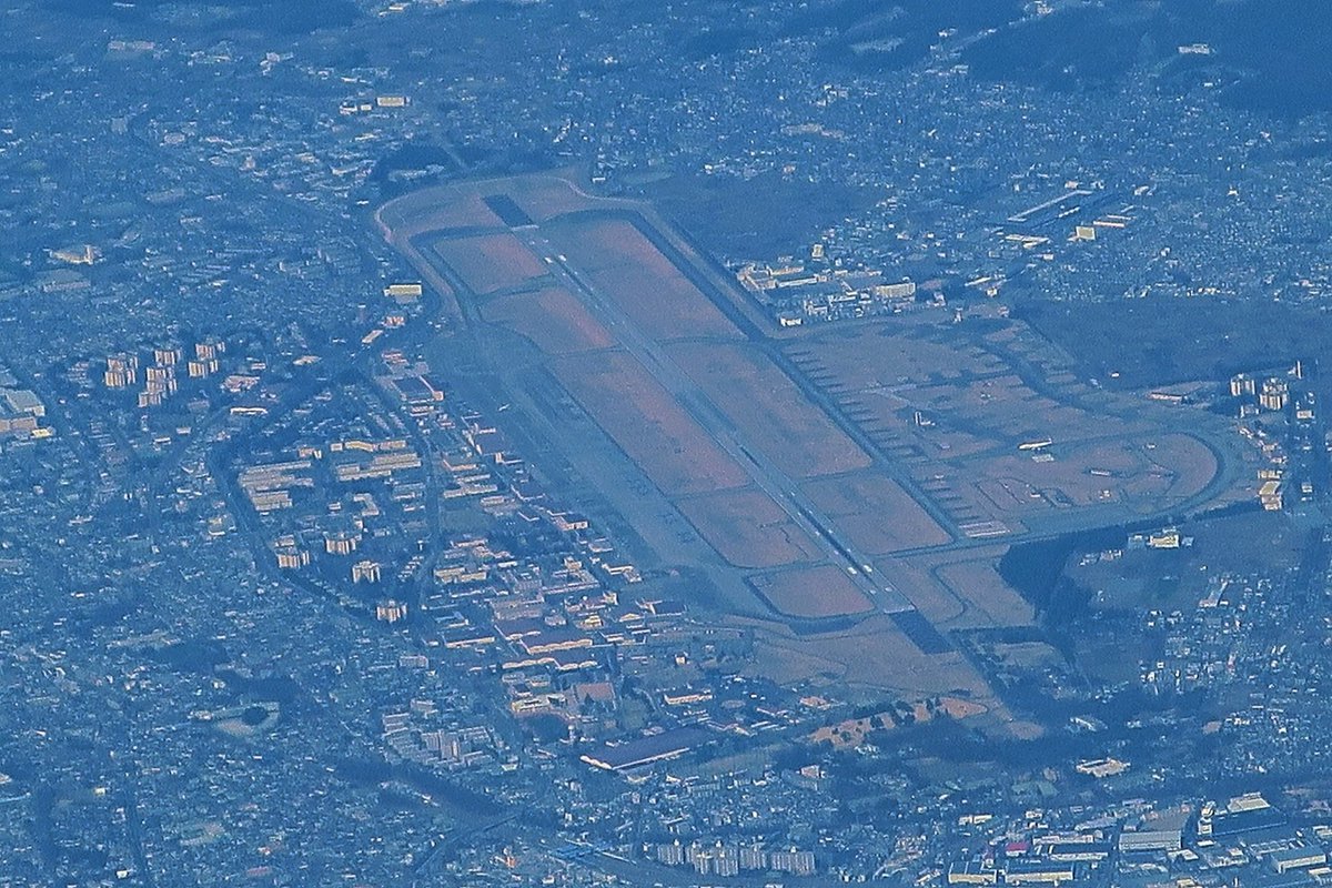 kirishima56's tweet photo. 富士山は反対側で見えなかったけど関東は晴天でした。
さてそれぞれ何処でしょう?
#難易度小 #NH253
#間もなくアプローチ https://t.co/ie0as0ZDBU