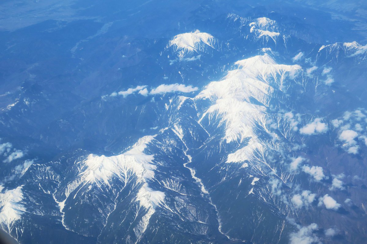 kirishima56's tweet photo. 富士山は反対側で見えなかったけど関東は晴天でした。
さてそれぞれ何処でしょう?
#難易度小 #NH253
#間もなくアプローチ https://t.co/ie0as0ZDBU