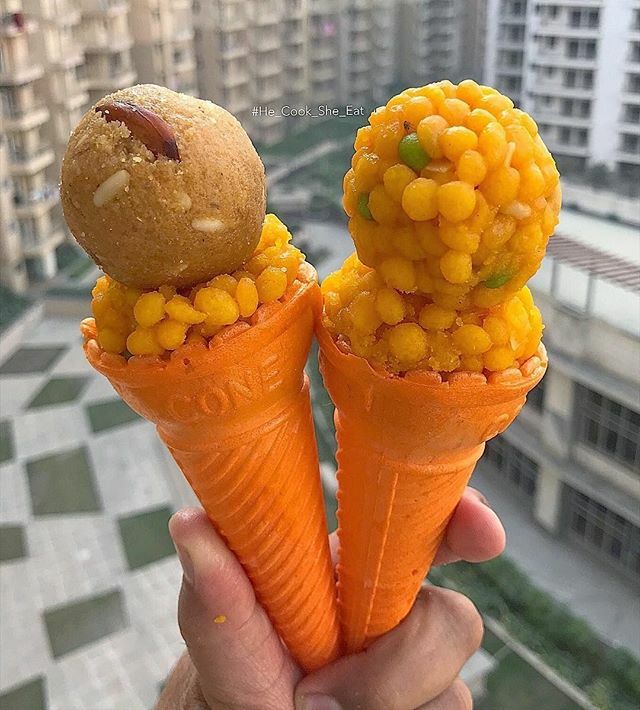 MeethaBox's tweet photo. Quite a message that Indian sweets are no way less than western companions. I have seen people preferring ice cream , pie or donuts over Indian sweets mentioning too many calories in Indian sweets as a reason. It’s just the way Indian food has not been m… https://t.co/ff1VZybuOh https://t.co/tibQLNFBsc