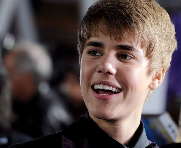 bizzleslust's tweet photo. we were all kids. we grew up together, and together we passed through tears of despair and tears of happiness. now we're all grown up, but we are still here for him and he's still the same boy with a sincere smile that illuminates the whole world. #HappyBirthdayJustinBieber https://t.co/yyBPOERQUz