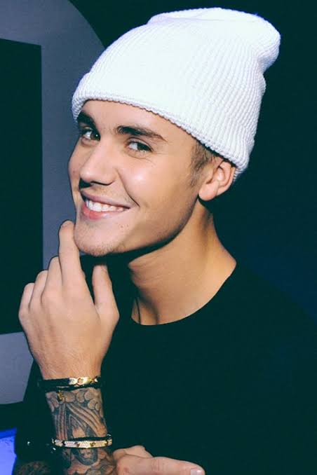 bizzleslust's tweet photo. we were all kids. we grew up together, and together we passed through tears of despair and tears of happiness. now we're all grown up, but we are still here for him and he's still the same boy with a sincere smile that illuminates the whole world. #HappyBirthdayJustinBieber https://t.co/yyBPOERQUz
