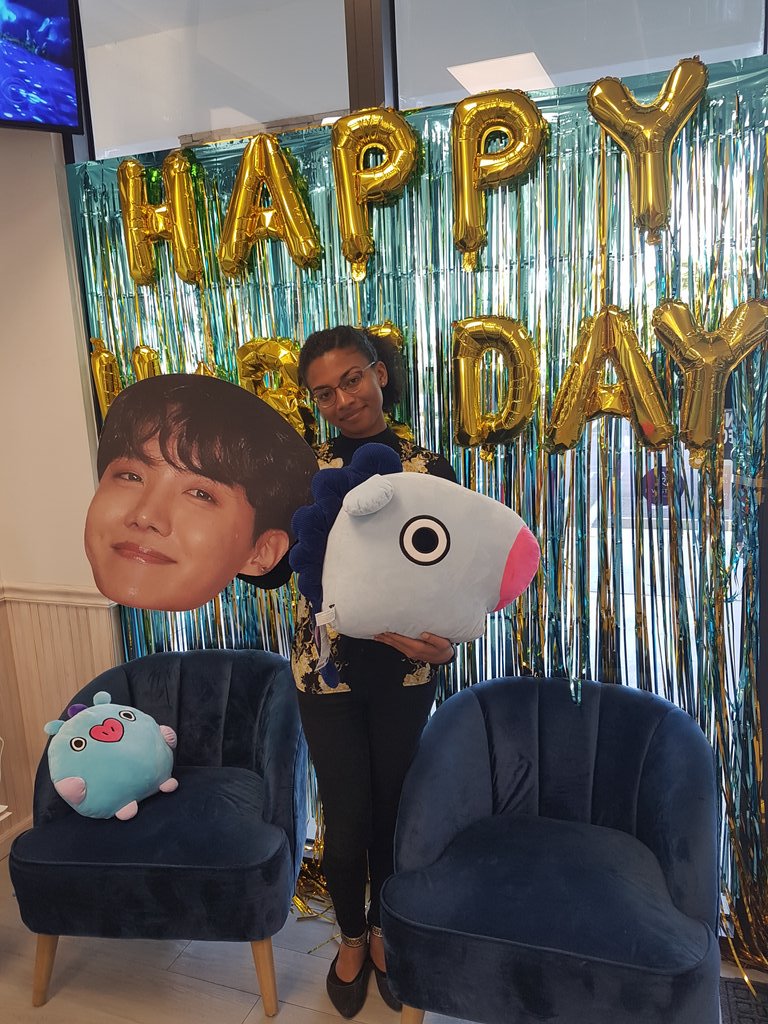 Jamericanese94's tweet photo. More J-Hope cuz why not ยฏ\_(ใ)_/ยฏ๐
Thank you @yxjkook, @vminkook36 & @eenieminimonimo
#HappyJHopeDay #MyHopeInMiami https://t.co/ofSXIF9Wc6