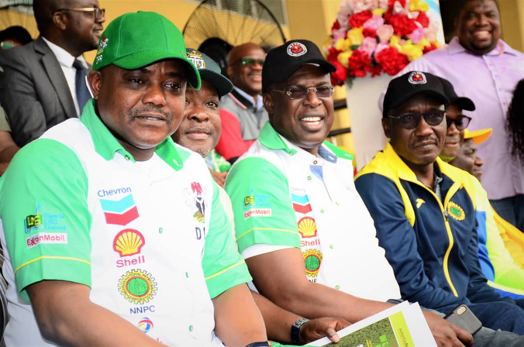 AbbaAudu_'s tweet photo. PHOTO NEWS: 

HMoSPR @HETimipreSylva, GMD @NNPCgroup Mallam @MKKyari joined other Oil Industry Chief Executives to witness #TeamNNPC emerge Overall Winner at the Closing Ceremony of the 18th Nigeria Oil Industry Games (NOGIG 2020) in Lagos Yesterday. https://t.co/vEdhb31mvZ