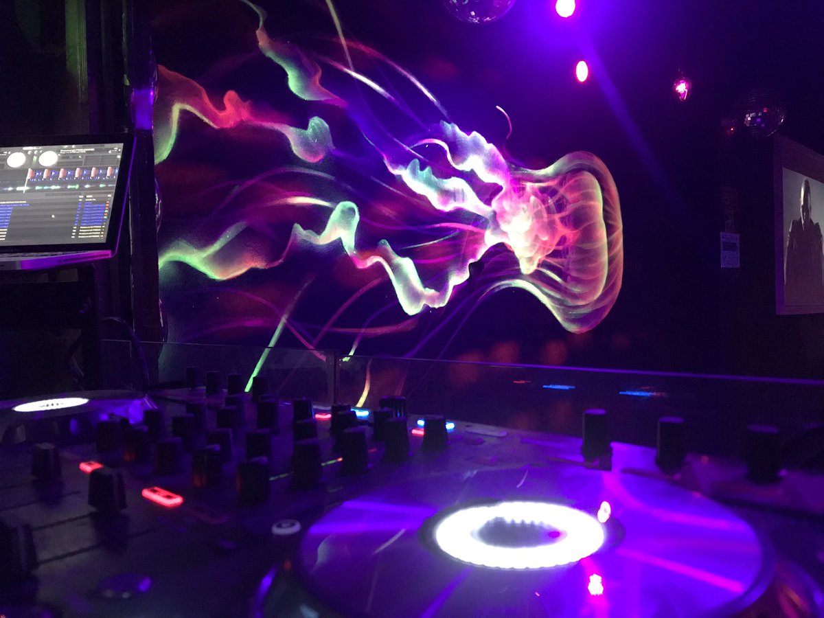 pablitogarciadj's tweet photo. Los sueños, sueños son. 

#elbarvaro #eltemplo #templo #dj #deejay #djresident #djresidente #noche #sonido #musica #baile #luz  #luna #sol #verano #salida #amigos #finde #viernes #sabado #cachengue #defiesta #fiesta #pioneer #pioneerdj #serato #mac #vmoda https://t.co/OKJgvlxusY