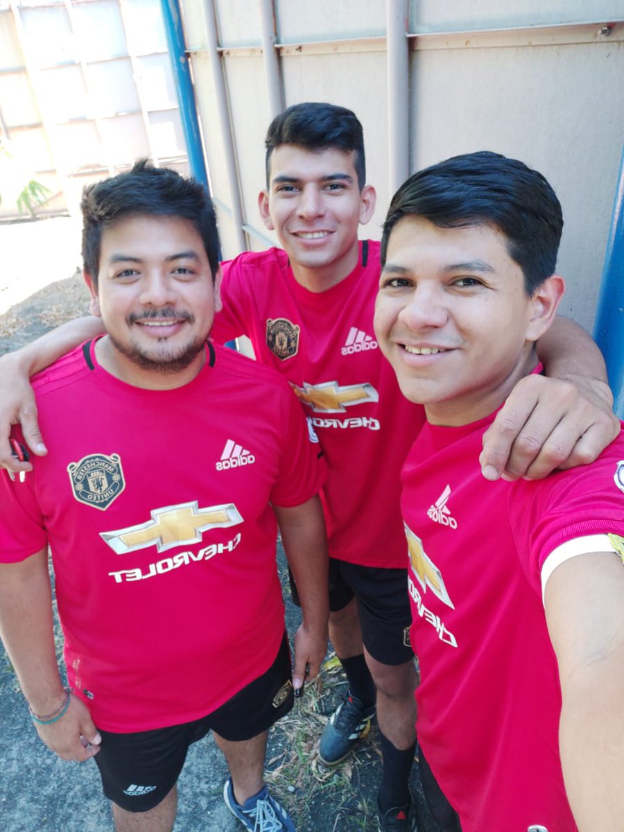 FrankValencia_'s tweet image. Sábados de Fút #Brothers #Universo7