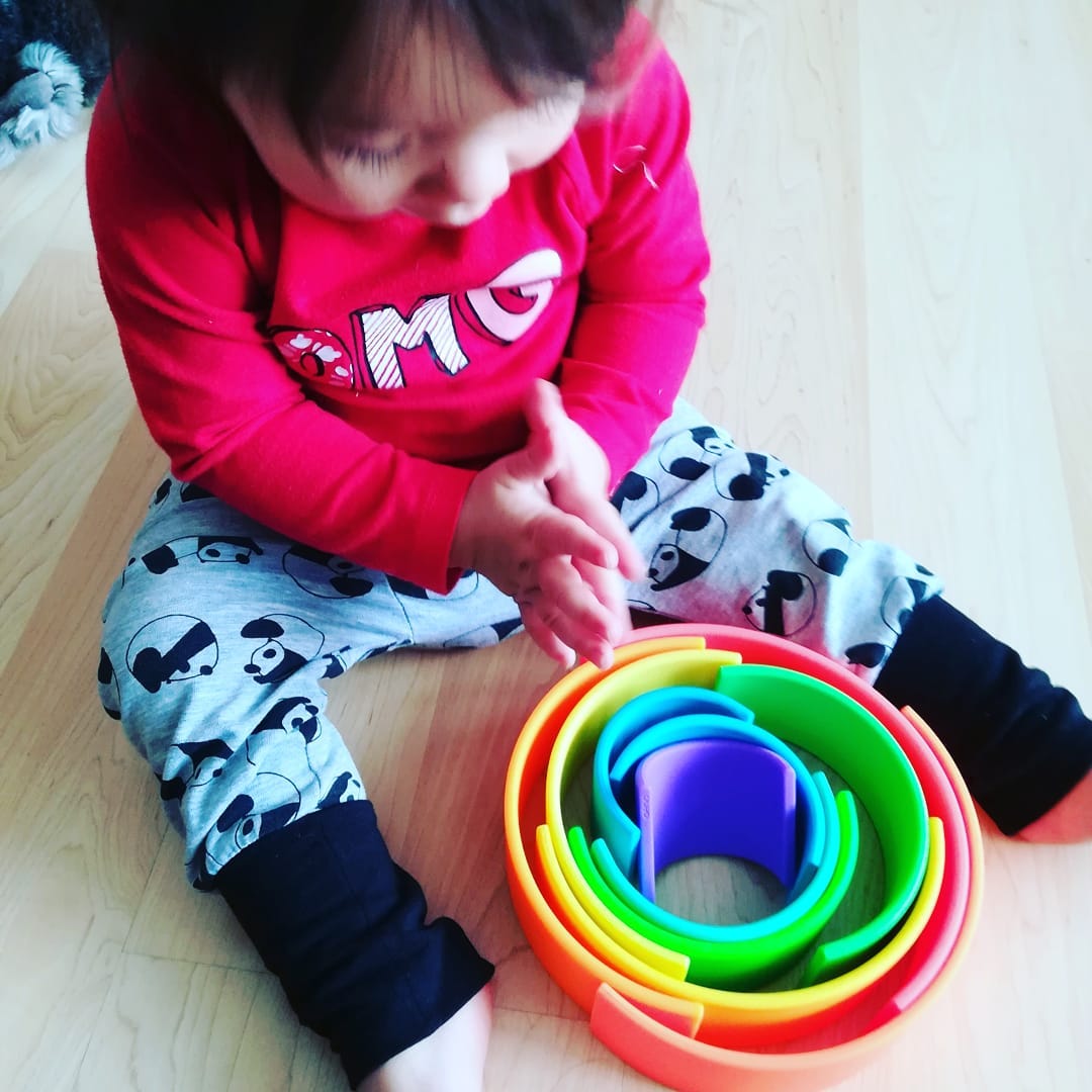 denatoys's tweet photo. ¿Who would say that it was a rainbow? 😏🌈 With our Waldorf rainbow, we stimulate their creativity and they are able to discover their potential. 💡🙌 Thank you @latelier_de_pao! 😍🤗
•••••••
#montessori #waldorfrainbow #waldorf https://t.co/wyqz9A9YGs