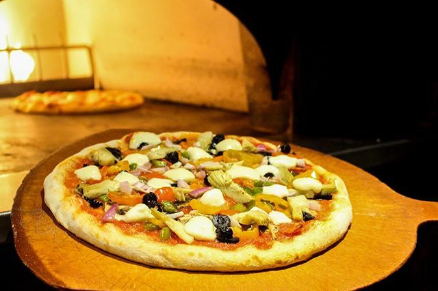 AlPortoItaliano's tweet photo. ����. #italian #fire #gastown #mediterranean #veggie #delicious #steamclock #weekendvibes https://t.co/Mif2s9fIfo https://t.co/DwlYykNkQX