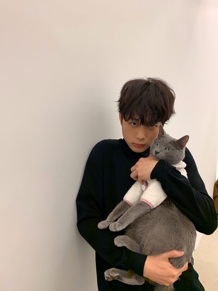 CUBE_YOOSEONHO's tweet photo. [#유선호] 멋있고 잘생기고 귀여운 잭슨.❤️ https://t.co/9GTgw8CGR7