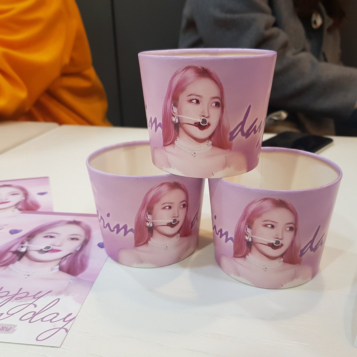 redsleep0329's tweet photo. #예림이의_22번째_봄날 
컵홀더 너무 예뻐ㅠㅠㅠㅠㅠㅜㅜ https://t.co/TwZc1S1adT