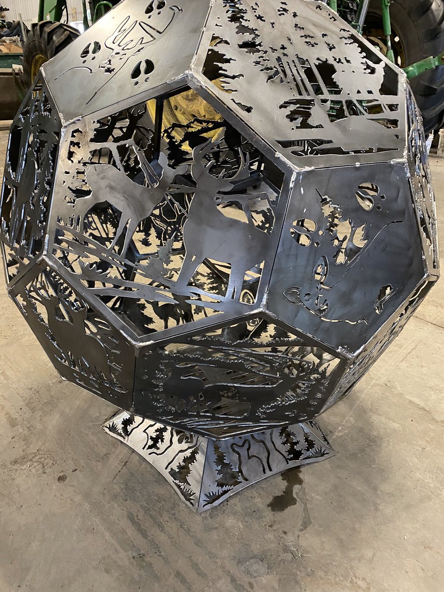 VoesenekM's tweet photo. Globe firepit #Metal #firpit #socialprize #metalart #hunting https://t.co/HR3W9GT8fs
