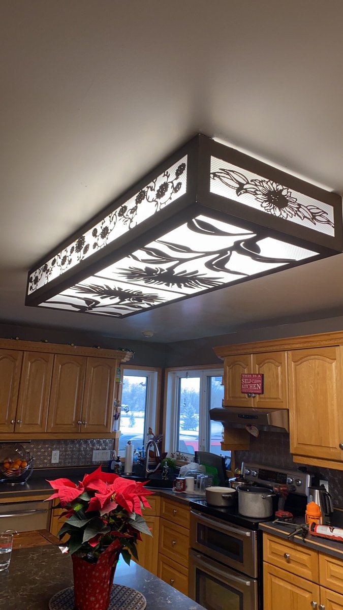 VoesenekM's tweet photo. New kitchen island light #Metal #homedecor #lightbox #sunflower https://t.co/RvVlekPjy4