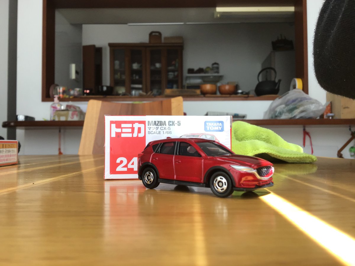 くるまクン トミカ 車 マツダ ミニカー 車クンのトミカ50th企画第6回はマツダcx 5 後編 です マツダ の鼓動デザインがうまく再現されたトミカだと思います 初回の白も手に入れたいところですが また機会があれば入手したいと思います この流れで