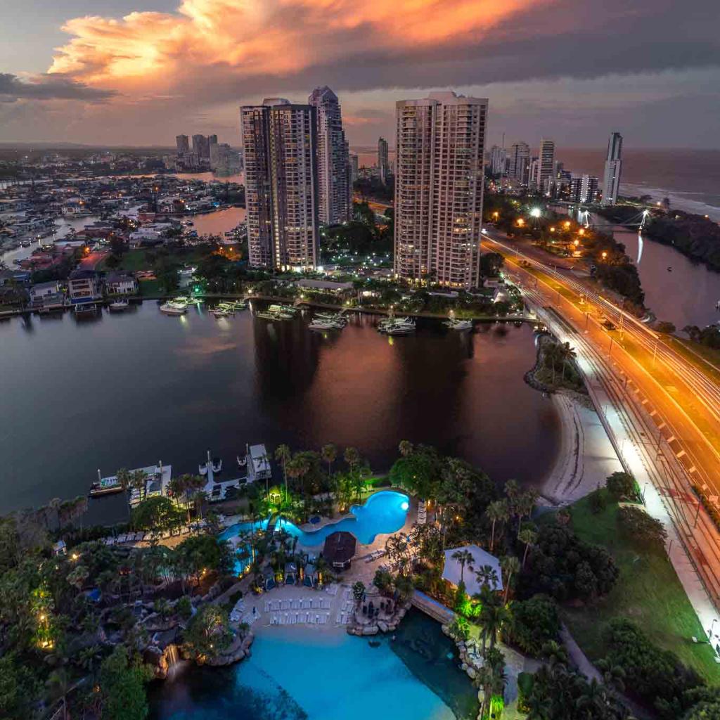JWMarriottGC's tweet photo. When you thought our salt water lagoon looked flawless during the day, check out the sun setting on another day in Paradise 😍 🌴 
📷 sydneysitephotography
📷 blackarmourphotography
.
.
.
.
.
#spmarriott #surfersparadisemarriott #blackarmourphotography #sydneysitephotography https://t.co/uJR17CZGVf