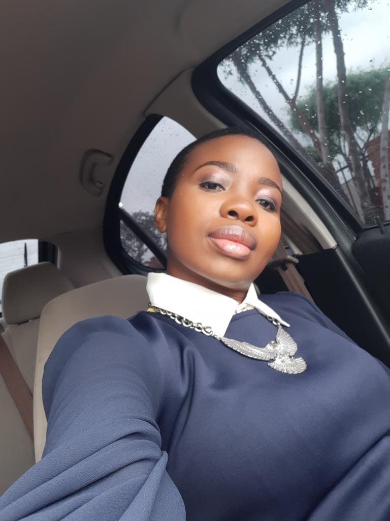 Melchuhzehduhk's tweet photo. Good morning ๐. I forgot to wear my earrings ๐.
#ChurchSelfie #TheStylePedagogue https://t.co/37pnE6sm4i