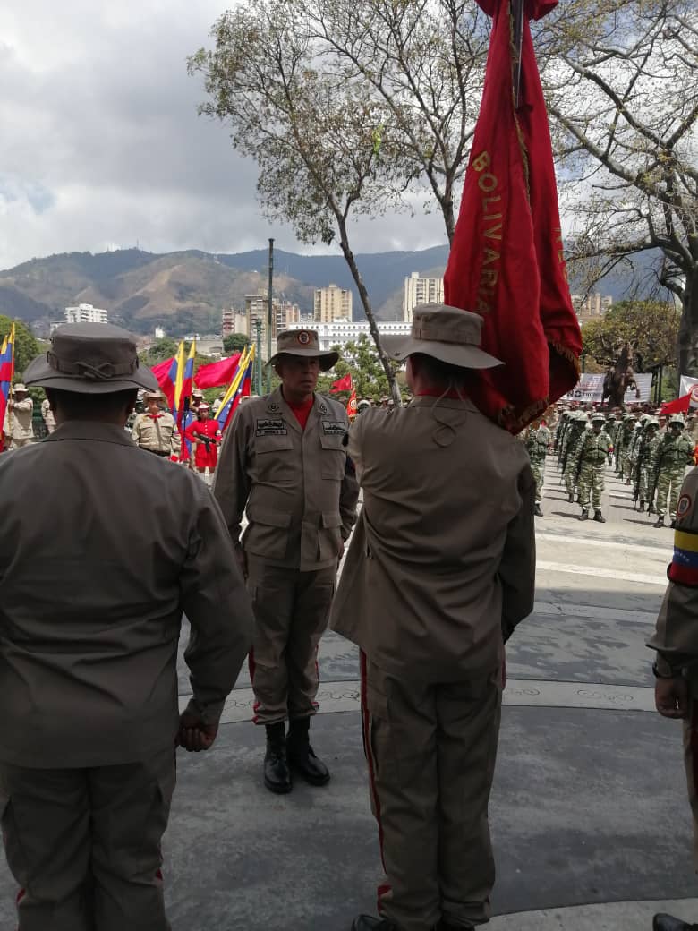 miliciaredimain's tweet photo. El MG @BernalManuelG, Cmdte Gral de la Milicia Bolivariana, presidió el Acto de Transmisión de Mando del Comando de la REDI de Milicia Marítima e Insular. Entregó cargo el CA @pedrojesusmg y recibió el GB Luis Navas Escalona.
.@NicolasMaduro 
#MiliciaSomosTodos https://t.co/k7Dt7Zgkut