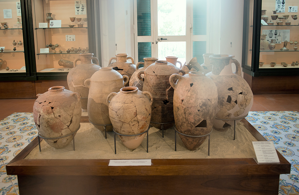 Sarah404BC's tweet photo. The Villa Arbusto, on #Ischia, transports its few visitors to #Homer’s Greece
Museo Archeologico di #Pithecusae open daily except Mon. Oct to May 9.30am-1pm, 3-6.30pm; June to Sept 9.30-1, 4-7.30
https://t.co/czVIQLsTaf https://t.co/8HfObY60n3