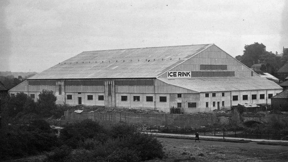 OldTimeHockeyUK's tweet photo. We don't normally endorse petitions, however in this instance it's a cause most definitely worth supporting.
So come on guys, let's all do the right thing, sign the petition &amp; lets help persuade Durham Council to build a new ice rink. 👍
https://t.co/nM53fZuQC8 https://t.co/XOoja2UdGa