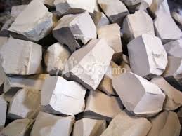 #med237
Le Kaolin ou Kalaba est de l'argile blanche très consommé par les femmes enceintes..
Cette consommation est dangereuse pour la mère et le bébé car les risques sont la survenue
des anémies de la constipation et des troubles rénaux.
Informez autour de vous dès méfaits..

Rt