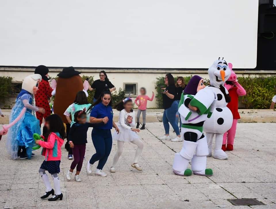 BCTCRUZ's tweet photo. Fantástica tarde de carnaval con los peques en la fiesta d carnaval @AytoArchena @PatriciaArchena https://t.co/JPq3HOa4kc