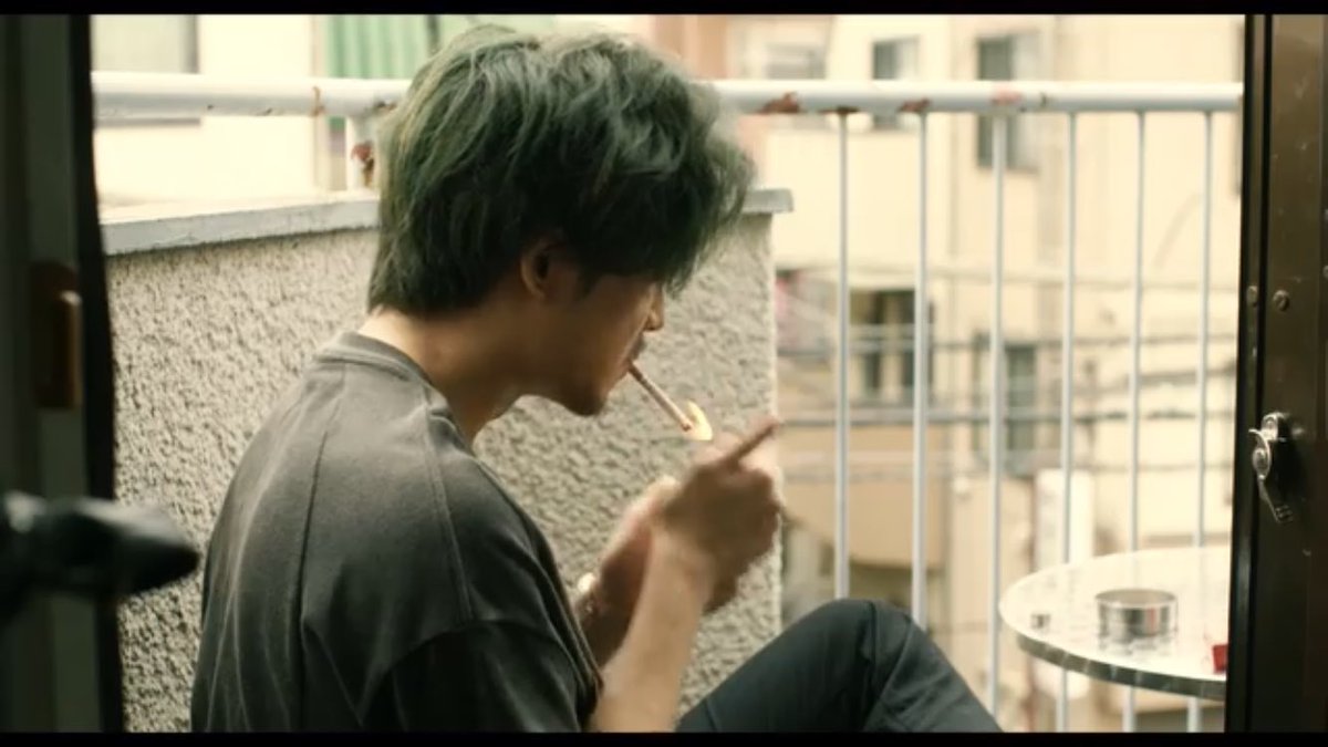 ｕ菜 いやいやもう 何回見ても松坂桃李のタバコを吸うシーンは良い 良すぎる 語彙を失うとはこのこと 手がえっちいすぎるでしょ え 色気という言葉の具現化 ハア