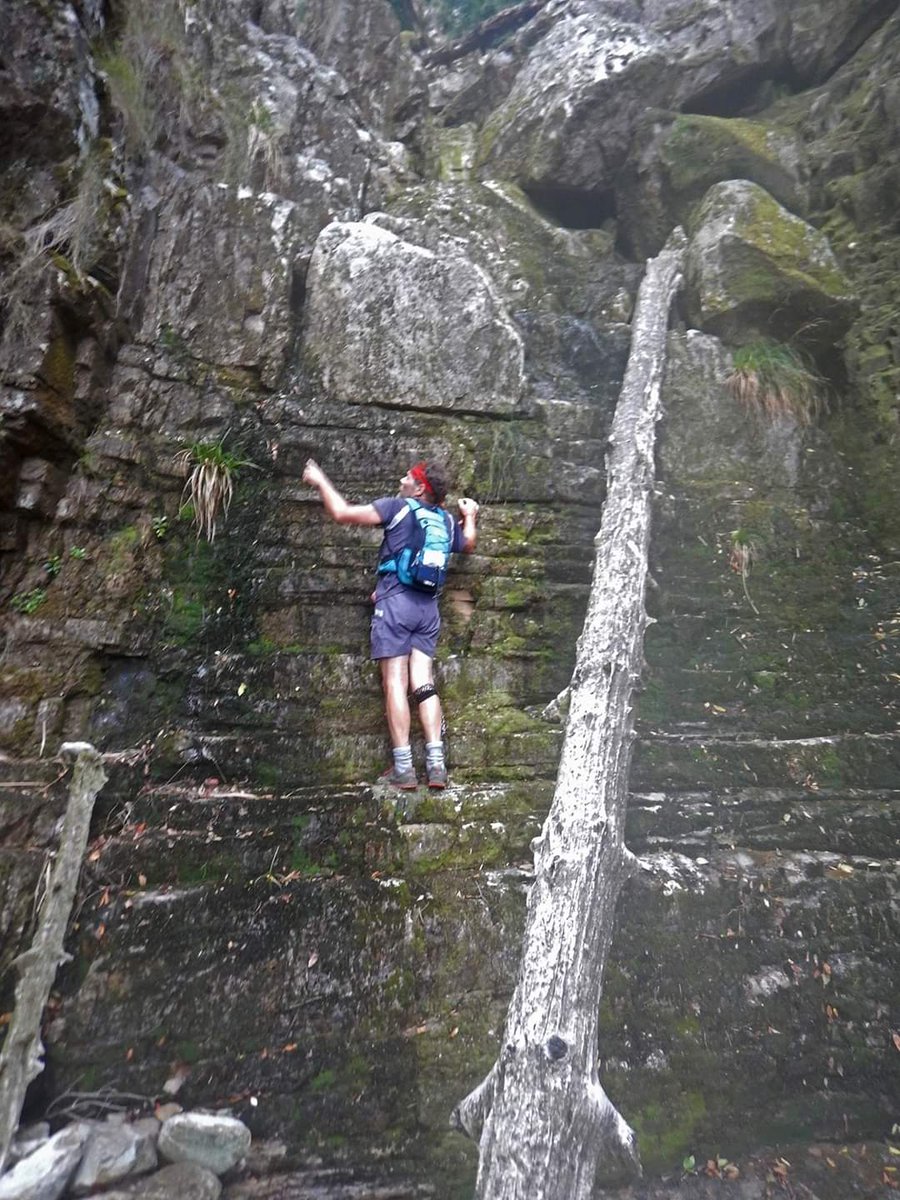 Climbing the wall. #hikecapetown #takeahike #tablemountain #elsravine