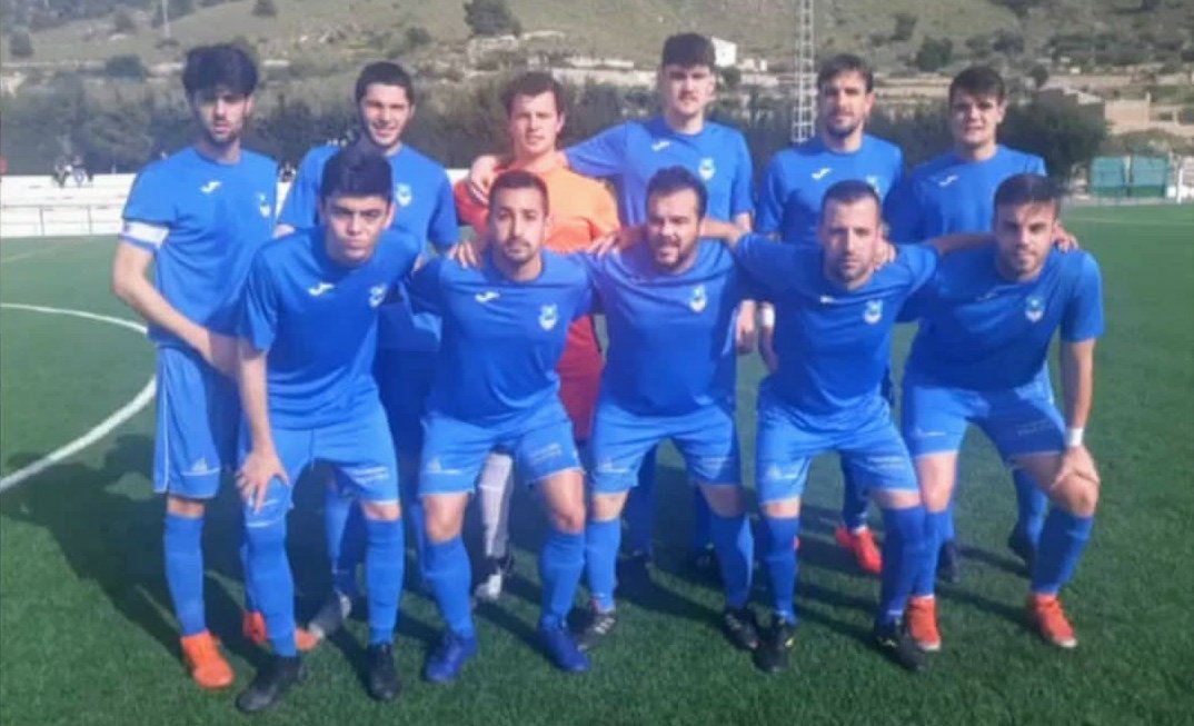 MULEÑO CF "B" 🔴⚪

¡Este equipo no tiene techo!
Cuarta victoria consecutiva de nuestro filial que ayer pasó el rodillo en casa de un Abarán que poco pudo hacer ante el vendaval ofensivo de los nuestros.

Carlitos ⚽⚽
David Peloto ⚽⚽
Maqueda ⚽

<a href="/CDAbaran/">Club Deportivo Abarán</a> 0-5 <a href="/MulenoClubF/">MULEÑO C.F.</a>