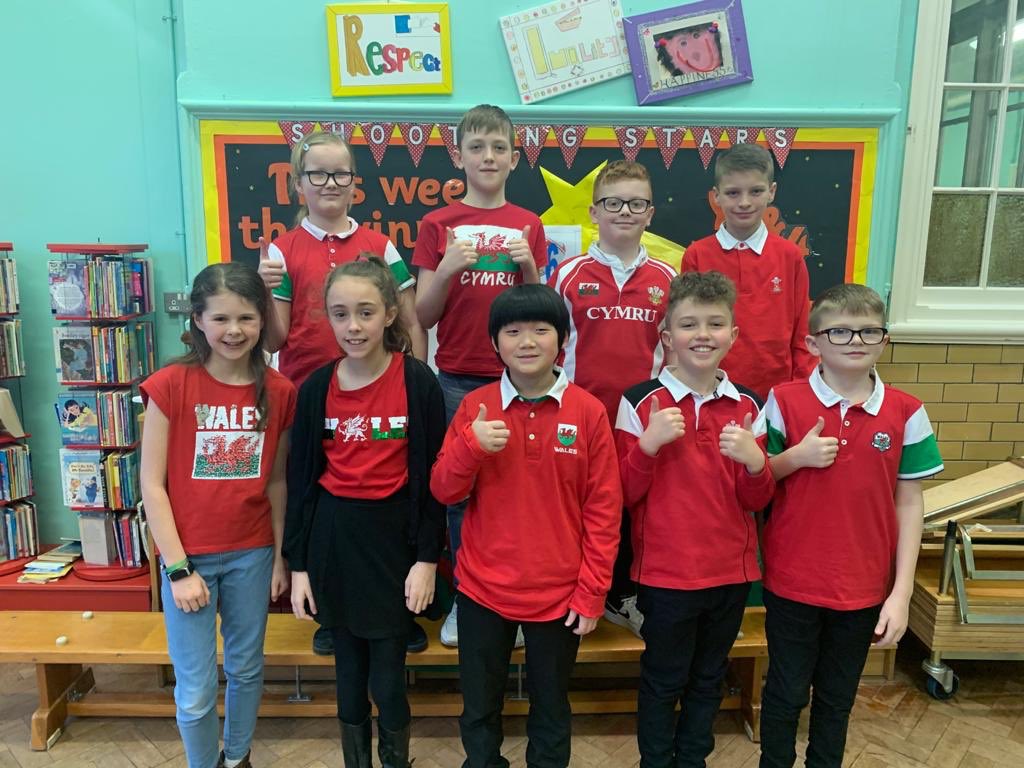 gladstonebarry's tweet photo. Dydd Gwyl Dewi Hapus from Blwyddyn 6 and all of us at Gladstone! #teamGladstone https://t.co/WKPi40VBi8