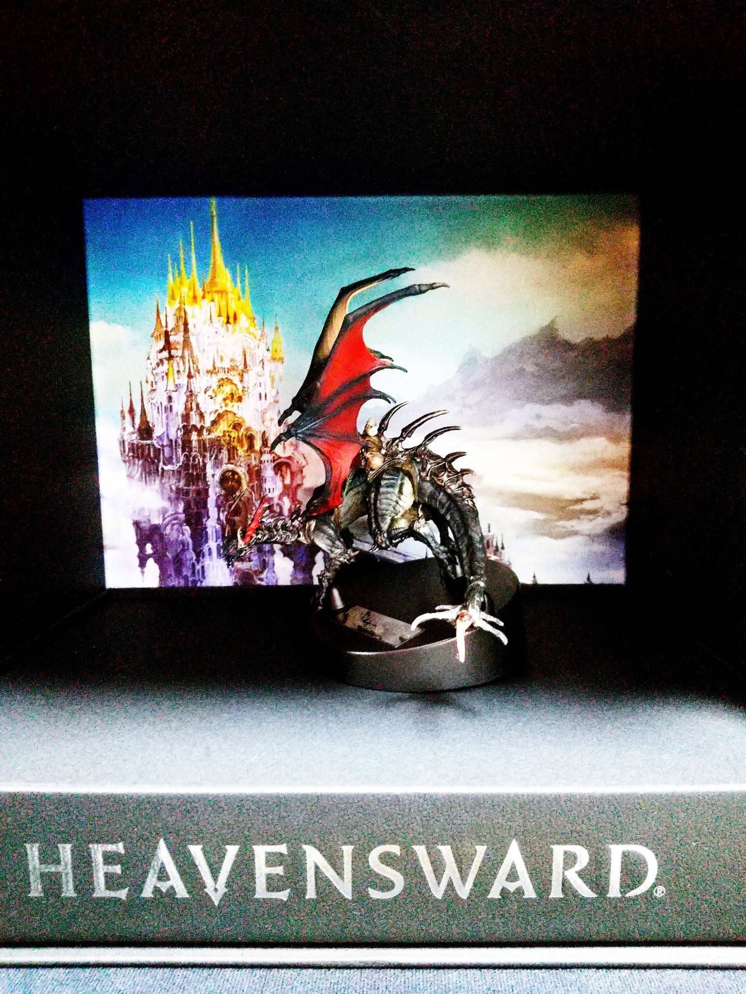 武虎 昨夜はファイナルファンタジー Ffが盛り上がってたみたいやね Ff14で竜の王様ミドガルズオルムの声をやったのが懐かしい想い出やなあ こんな竜がちっちゃくなってプレイヤーの肩の上にちょこんと乗っかるオッサンになるはねえ 笑 ちっちゃい