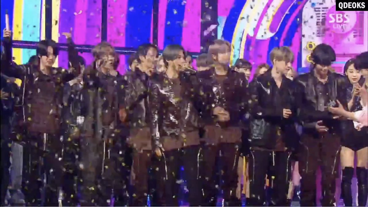 Leeaaanaaa's tweet photo. Honestly you could do laps of that HUGE stage and thats your fitness done for the week 😎😂 BUT YAYYYY #BTS3rdWin #ON3rdWin WOOP WOOP WELL DESERVED 😍👏💜 @BTS_twt https://t.co/S9BxrbdHCX