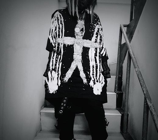 ra20022006's tweet photo. 藁人形Tシャツ×藁人形タイツで殺意度高めのお呪いコーデが出来る事に気づいてしまった
#farstar 藁人形Tシャツ
https://t.co/8XUK7WWzv3
#nudesox 藁人形フルプリントタイツ
https://t.co/MQgHQwkl9E
#SHOPROMANESCO #エピキュリアンガーデン　#名古屋 https://t.co/HAajRkE7rD