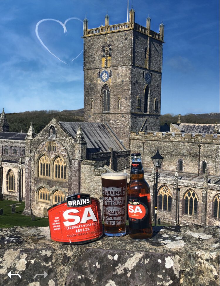 GroveStDavids's tweet photo. Happy St David’s day from all of us at the Grove! We hope you can join us later for some live music at 3pm! Why not book a table and join us for some lunch! #stdavidsday #stdavids #tyddewi #brains #brainsbrewery https://t.co/XGcwnsgc5d