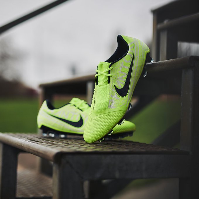 Botes futbol NIKE Jr Phantom Venom Academy Ag BQ9428 .