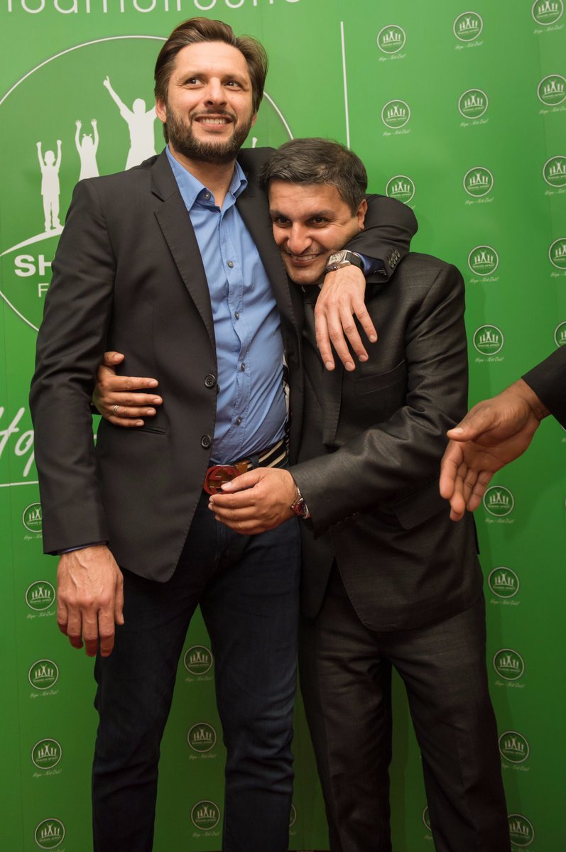 FrankKhalidUK's tweet photo. Wanted to wish my friend &amp; @TheRealPCB legend @SAfridiOfficial a very happy birthday today. 💚🇵🇰 https://t.co/JMaalPA84k