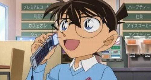 サトえもん 趣味垢 携帯電話クイズ コナンくんのスマホのメーカーは それにしても公衆電話からガラケー イヤリング型携帯電話やスマホと使い続けているコナンくんはいったい何歳なのか凄く気になります 艸 T Co Xm7idozzvh Twitter