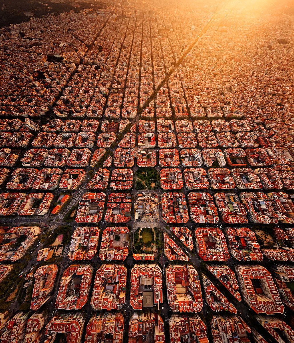 Lensaloft's tweet photo. Helicopter views above Barcelona 🚁 https://t.co/GWcT36aspv