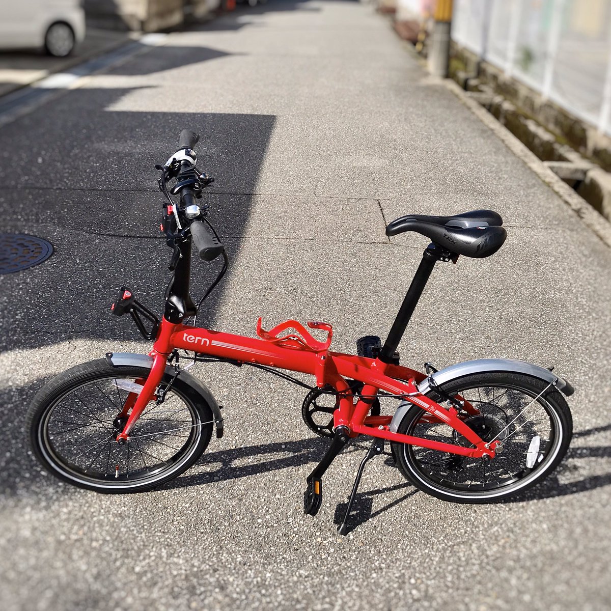 happycamper_7's tweet photo. チェーンの掃除をしました
真っ黒、、、😔
それからサドルを変えてみたのですが
乗ってみると…ポジションは楽になった感じ、でもシートが硬い
お尻は大丈夫だろうか
一抹の不安がよぎります

#tern #ternlinkc8 #ターン #ミニベロ #自転車 #サドルが硬い https://t.co/IVrewsVFTg