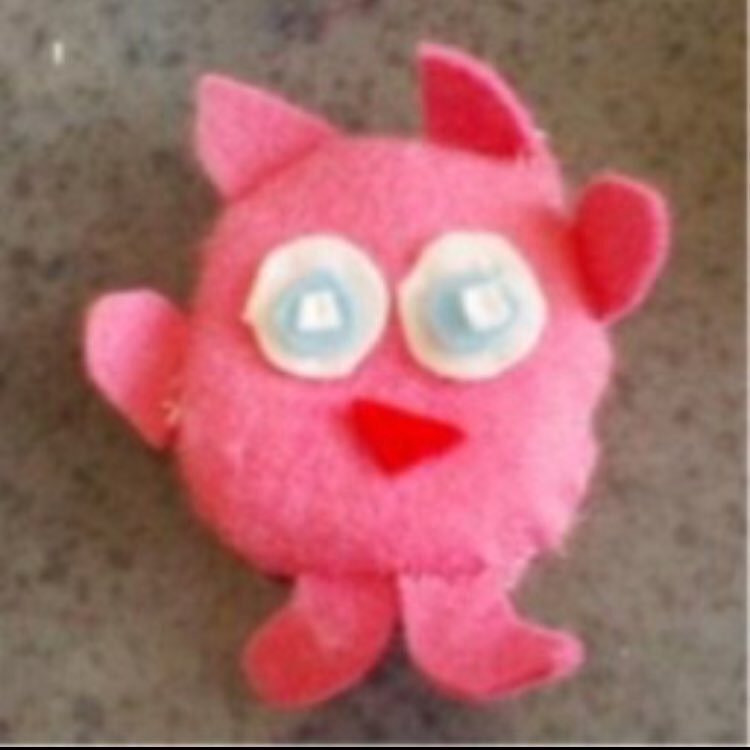 Dorothycut's tweet photo. 小学生の頃作ったポケモンのプリンの人形です #殺伐としたTLに突然意味わからない画像を叩きつける https://t.co/uEQXs5EjYc