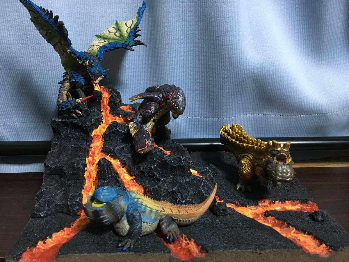 菊座衛門 きくざえもん 旧名 ルカイ Rr ジオラマとフィギュアでmhwのクエスト 海台のワルツ を再現 右半分を切り取ると 丘の上の雪見桜 となります モンスターハンター モンハンジオラマ モンハンフィギュア